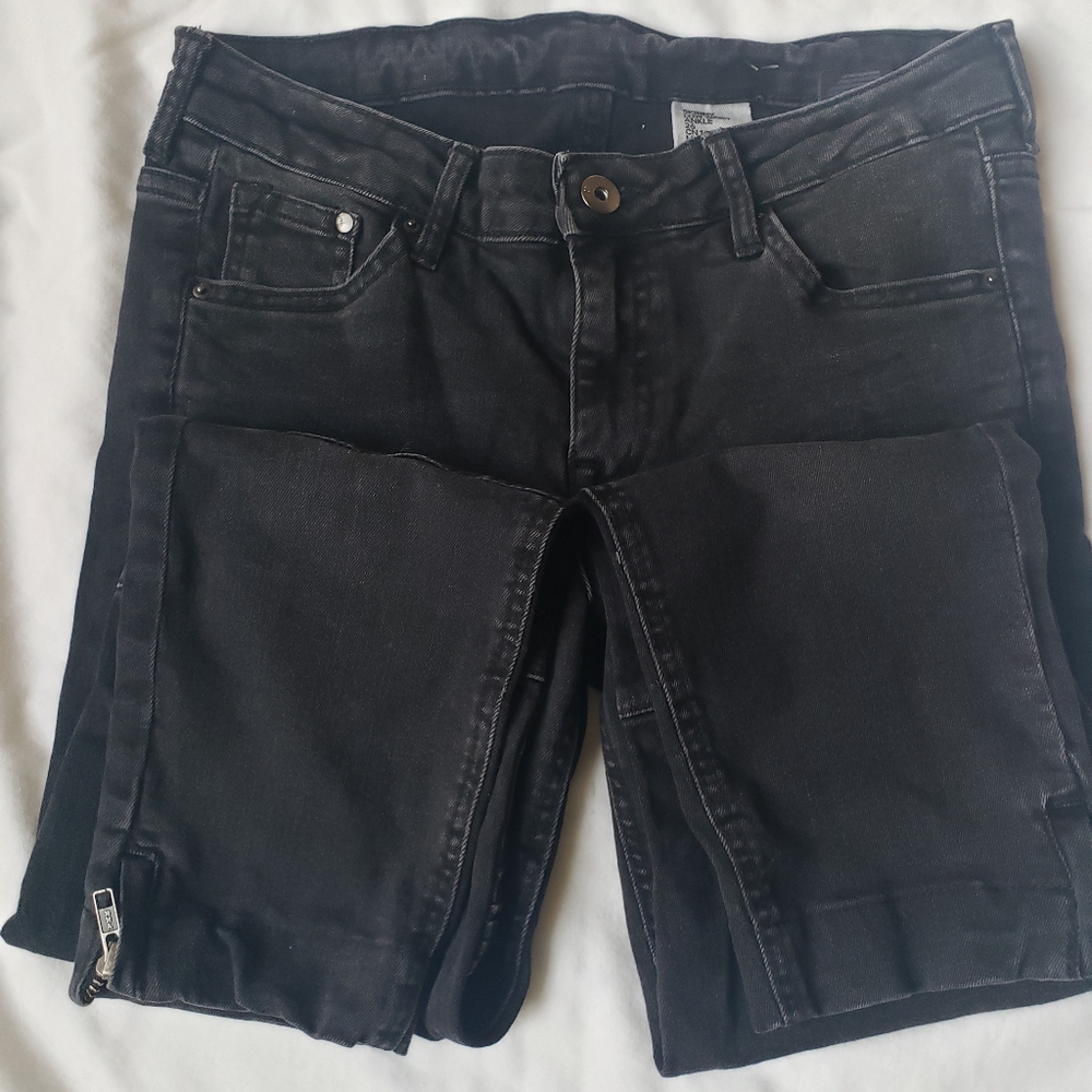 H&M • skinny low cropped ankle moto jeans - Picture 4 of 6